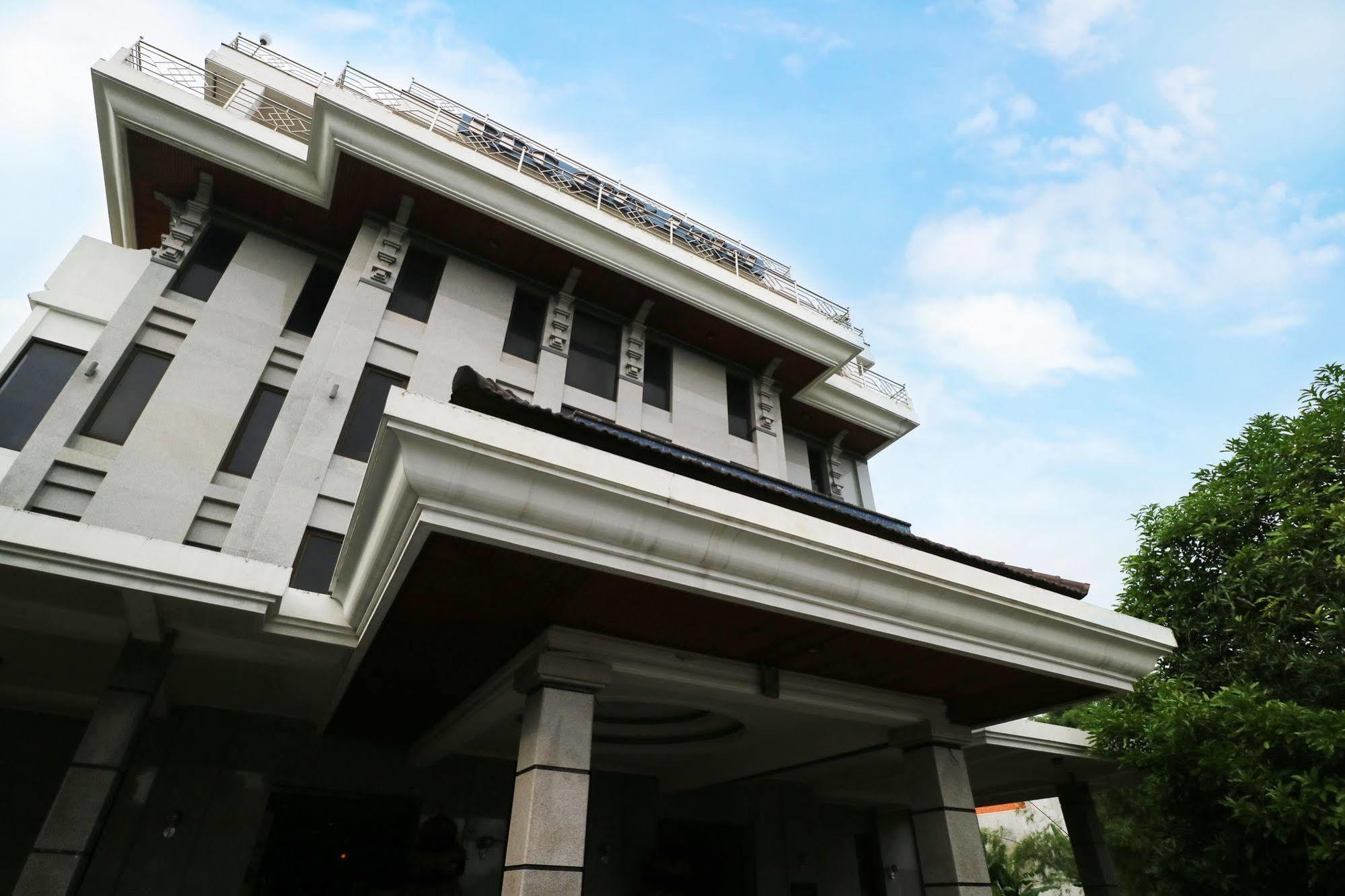 Bali Paradise City Hotel Dempassar Exterior foto